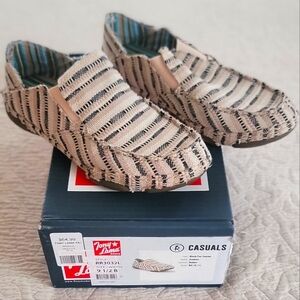 Tony Lama Women'sCasual Shoes - Black and Cream